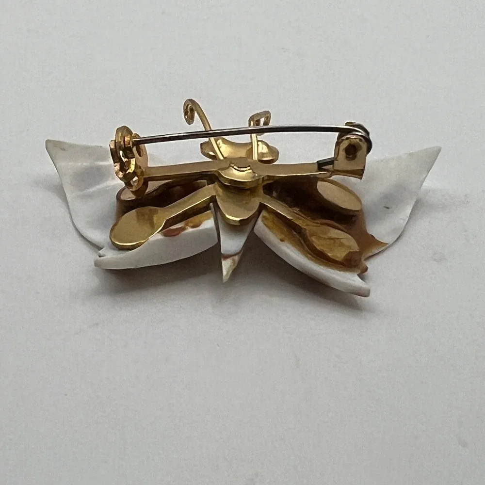 Vintage Shell Butterfly‎ Brooch White Brown Gold Tone Seashell Pin